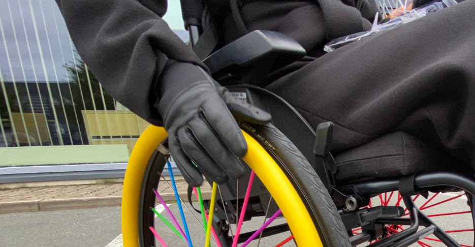 Erinevad kindad ratastoolide kasutajatele 